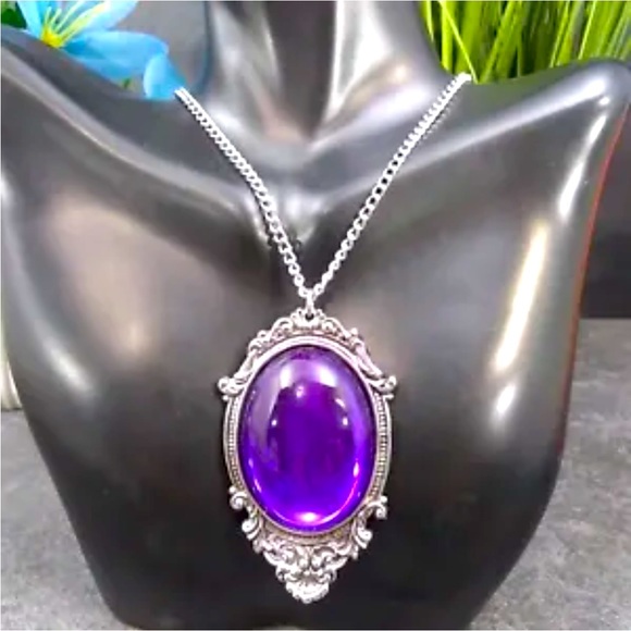 Vintage. Silver Tone Purple Acrylic Chunky Pendant Necklace. 20” - Picture 9 of 10